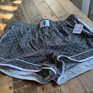 NWT FREE PEOPLE Black and White Patterned Women's Shorts SIZE L